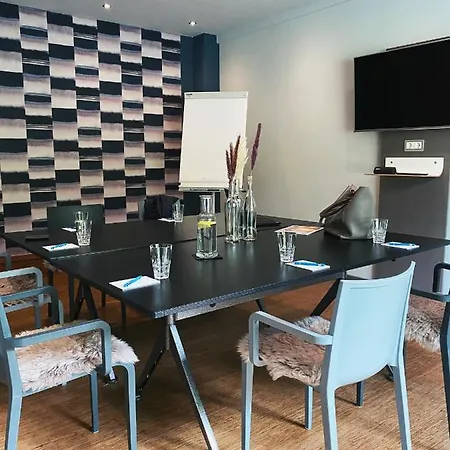 Just Eleven Hotel