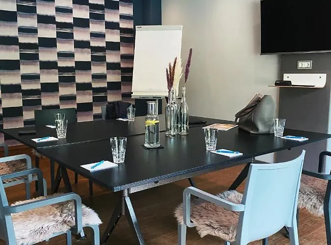 Just Eleven فندق