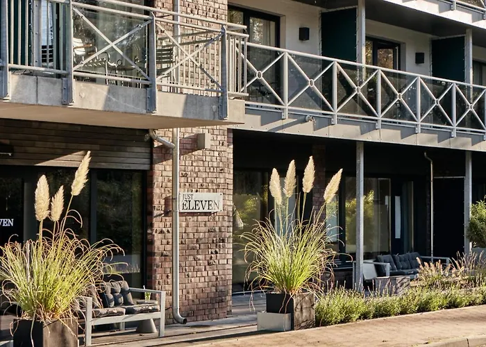 Just Eleven فندق