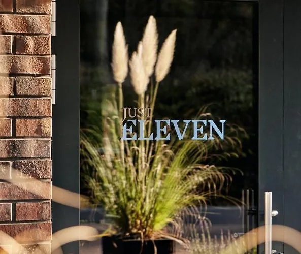 Just Eleven فندق