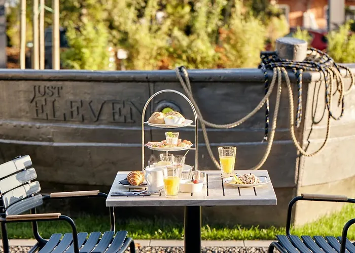 فندق Just Eleven