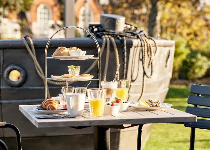 Just Eleven فندق